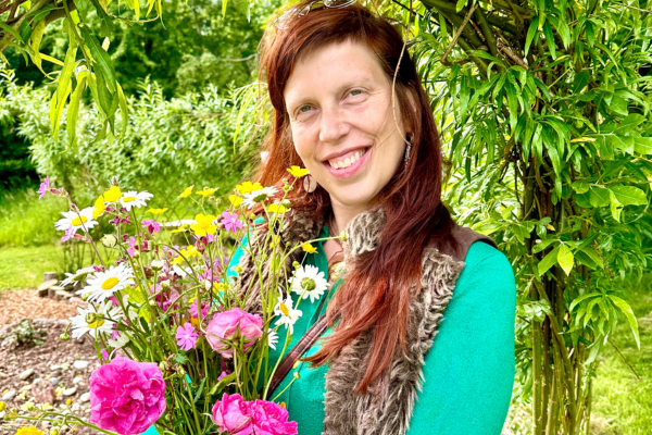 woman-flowers